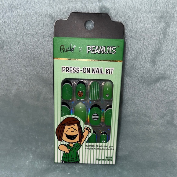 Peanuts Green Character Nail Set - Picture 1 of 6